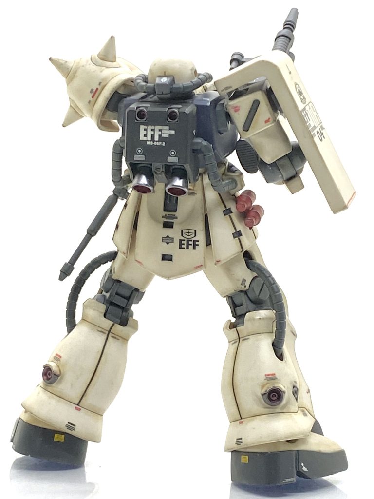 パワードジムを迎撃するシーンで後ろ姿も中々決まっていると思います。