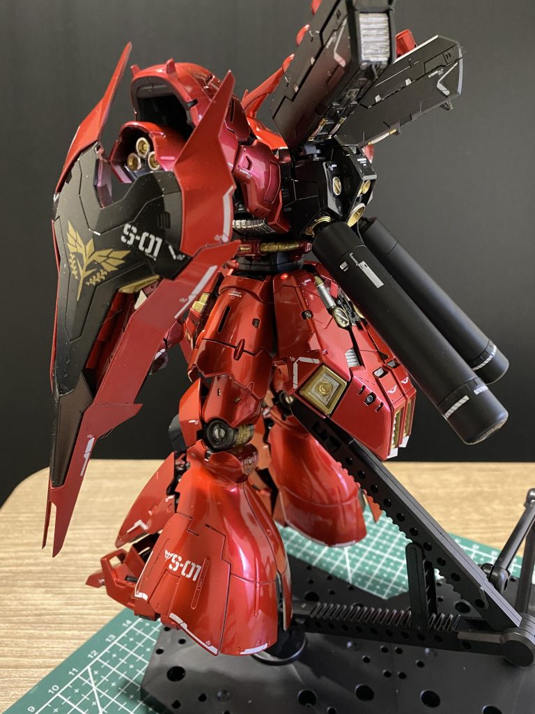 ゴールドやシルバーはガンダムマーカーを使用キャンディ塗装で根気を使い過ぎた...