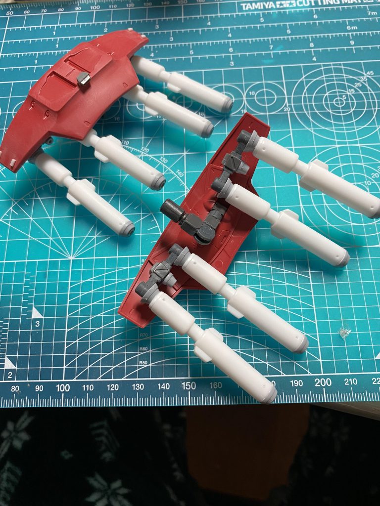 パラスアテネ風にビームキャノンビットを制作する。プラパイプを真っ直ぐ切るのに苦戦しましたがなんとか形に。