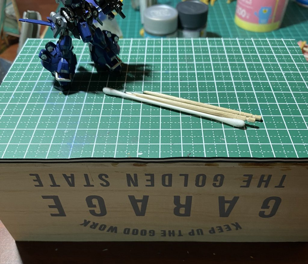 アーティファクト制作にあたり作った作業台。結構便利。これがなかったらかなり苦労してた。