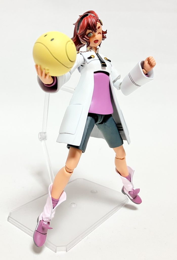 瞳デカールを切り分けて貼り付けたのは良いけど、うーん…スレッタらしからぬ表情になりました(笑劇中のスレッタは「えぇ〜！」って驚き顔が多いので追加の瞳デカール発売を望みます😚