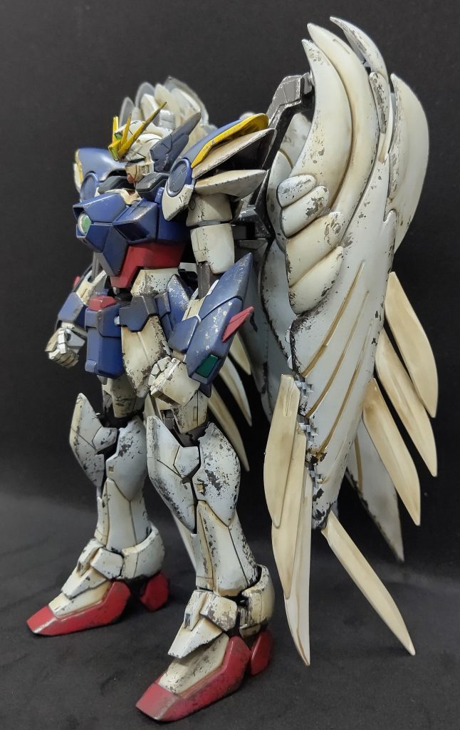 サイドです。翼の軟質素材はVカラーのグレーベース→つや消しホワイトで塗装しました。