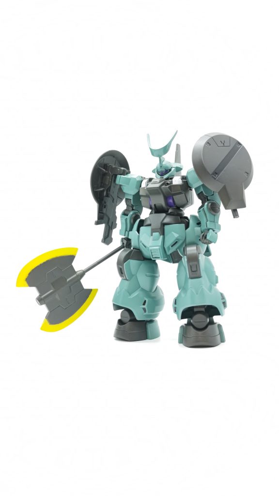 今回も捻りなく説明書通りに全塗装。スラスター等の細かいところはエナメル筆塗りをしました。大型ヒートアックス、合わせ目消しに失敗したので作り直さないと…