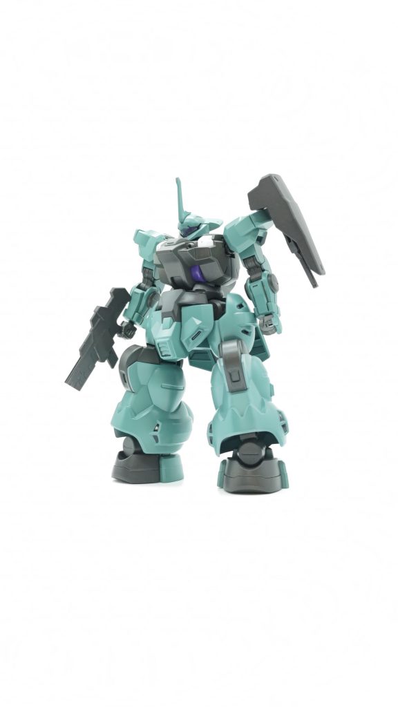 一般機バージョン シンプルにビームライフルとビームトーチ。こちらもシールドへマウント可能。ラウダ専用機のように左右に欲しくなります。