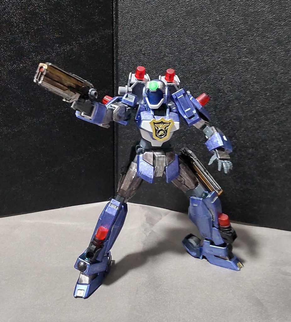 ○アデルマグナム小型の銃ではあるが、破壊力は高い。早撃ちが得意な彼にとっては欠かせない相棒でもある。