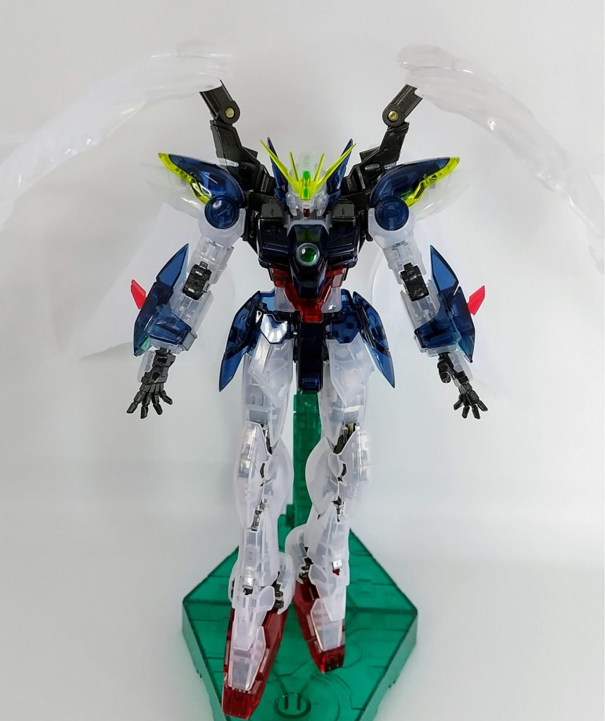 フレームはメタリックブラックをベースにシルバー、ゴールドで塗装