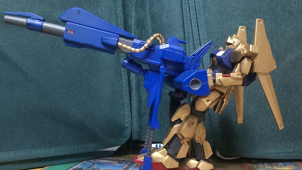 全体ショット大学生の時に作ったのかれこれ十数年前のガンプラ。ホコリ被らないように保存していたので割かし綺麗な状態です。