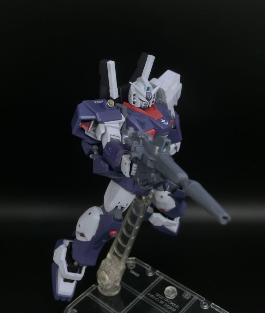 肩のパーツはアレックスのチョッパムアーマーの肩を被せています。マークⅡの肩に接着なしでばっちりフィットします。なので簡単に着脱可能。