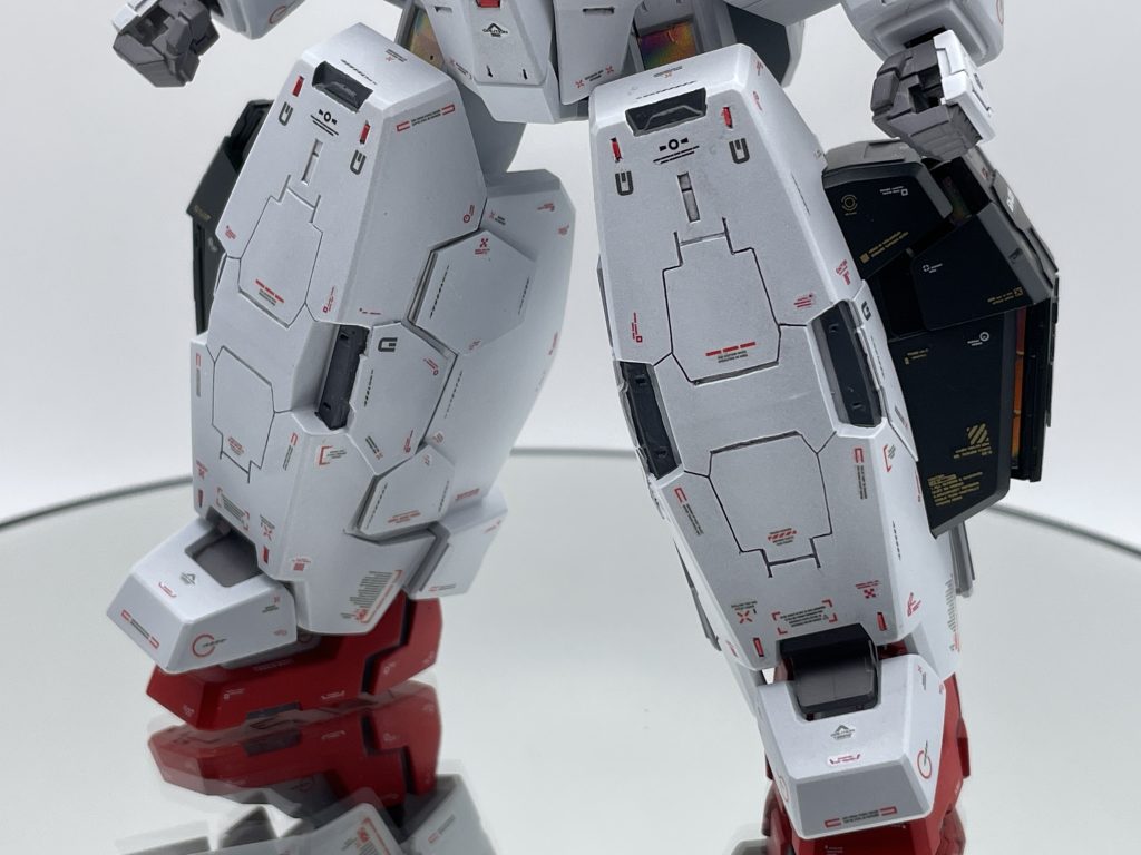 新規モールドで1番手を入れたのは脚部。ほぼMG版と変わらない仕上がりになってると思います。