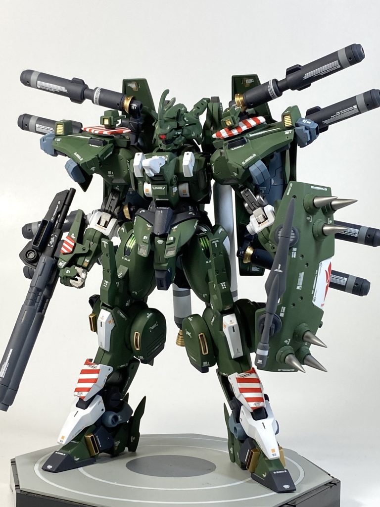 そして完成 フォルムがパラスアテネ風、カラーリングが、FFSのヤクトミラージュのオマージュとダブルなので、ヤクト・アテネと命名しました。これにて解説終了です。最後まで御覧頂きありがとうございました。