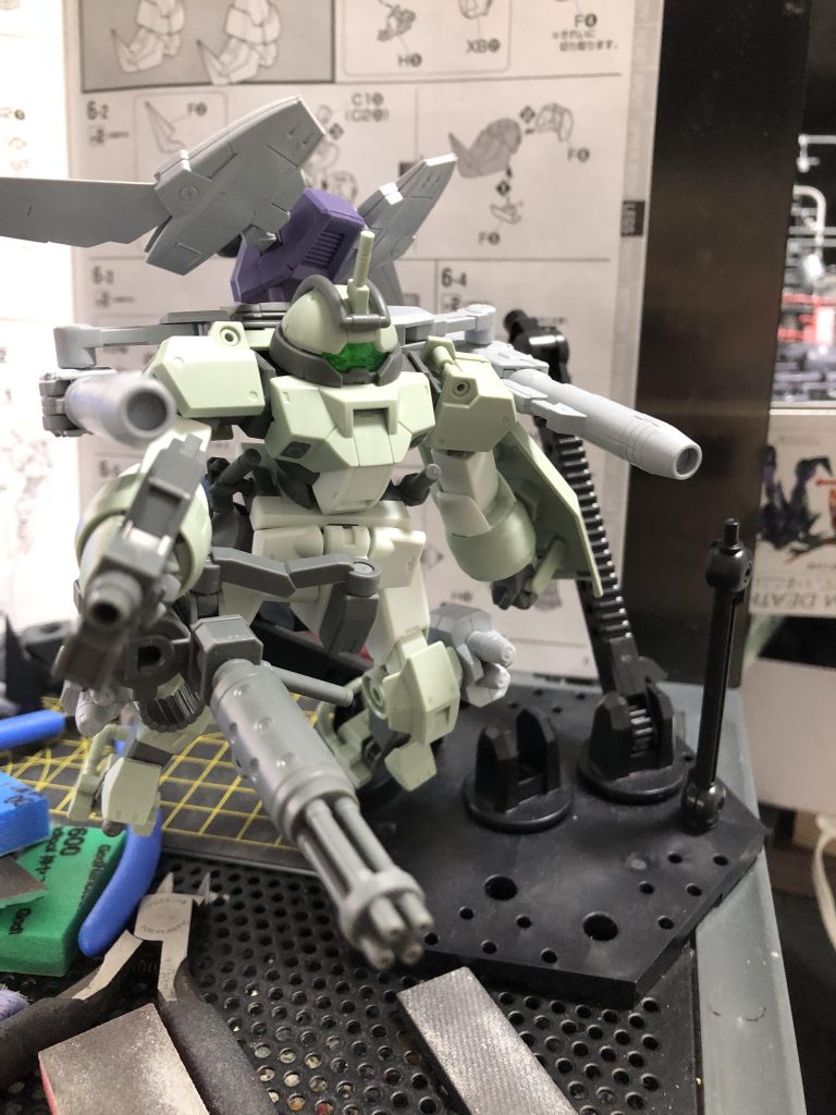 最初の武装案。今よりも砲身を2つ追加した状態ですが、ウイングの位置が気に入らずお蔵入りに。