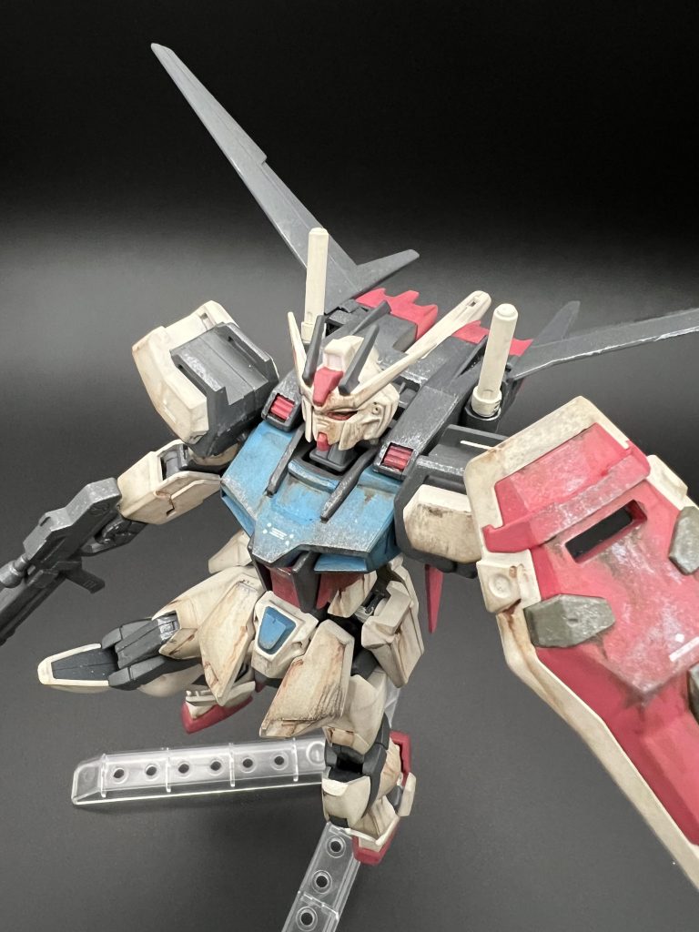 今回は普通の塗料が剥げたり錆びたりした印象で作ってみましたが、フェイズシフト装甲って錆びていくとどうなるんですかねー。