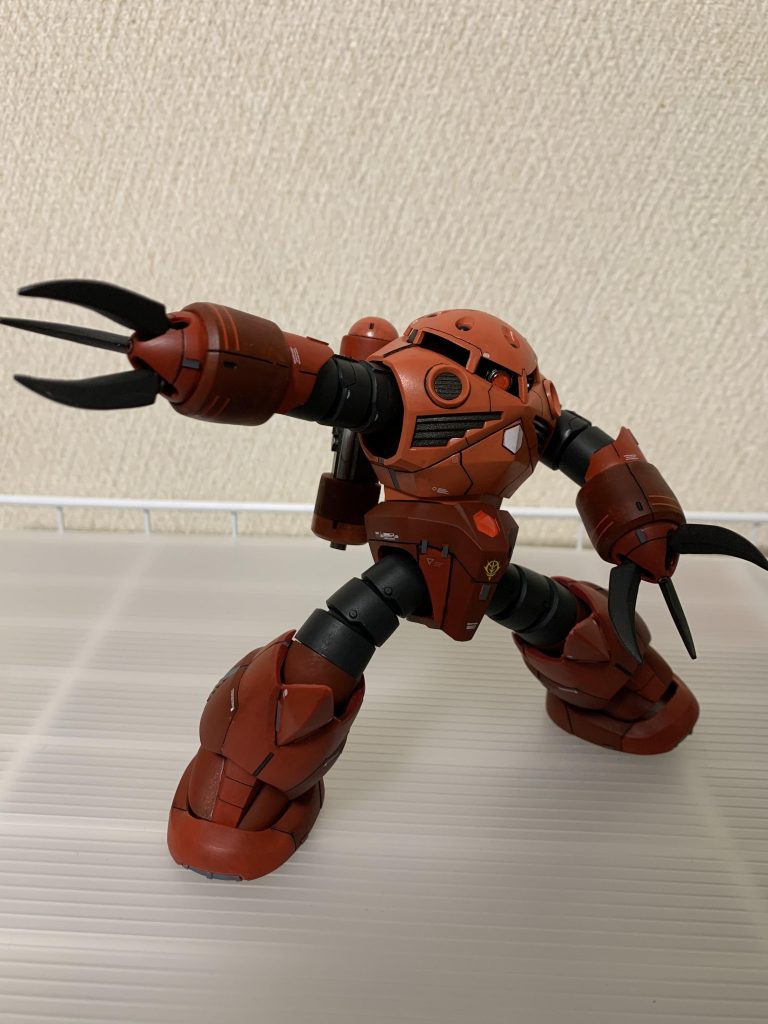 足の可動の増加や各所延長にて素のキットよりかなりダイナミックに動きをつけられるようになりました^ ^かなり遊びやすい作成になりました！