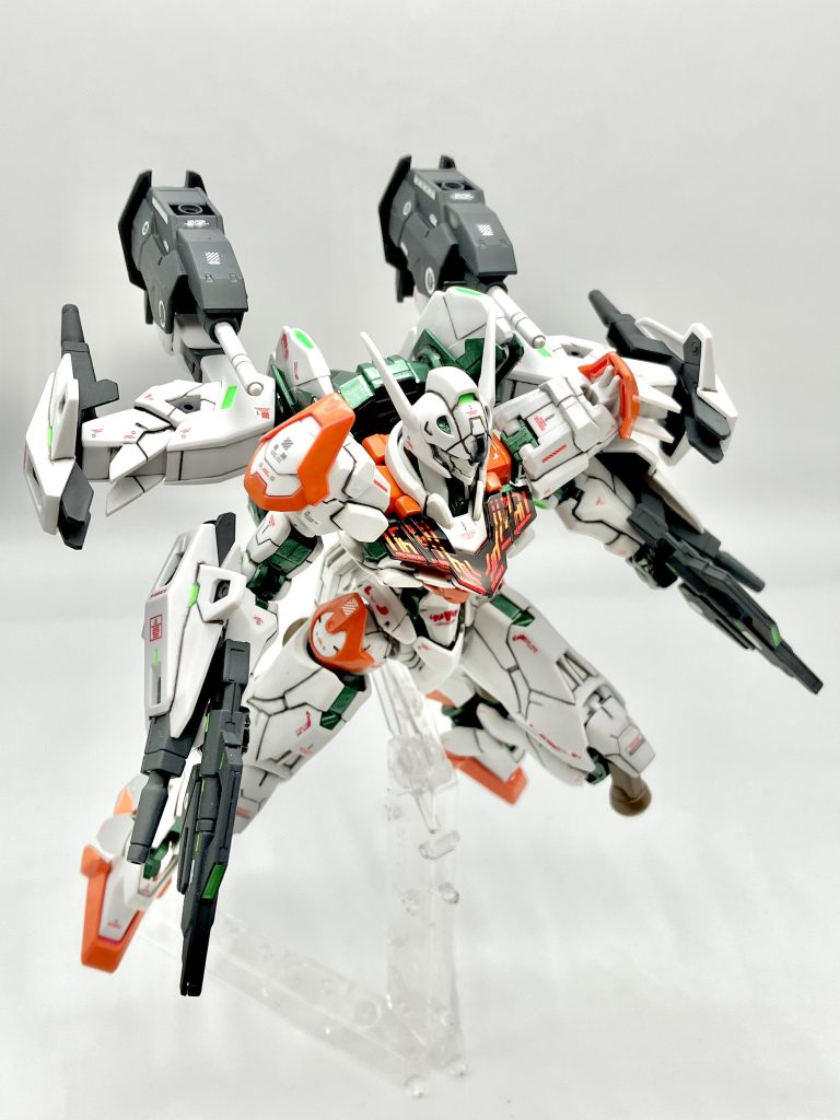 バックパックは広く可動するためフルバーニアンのような姿勢制御を発揮できる。