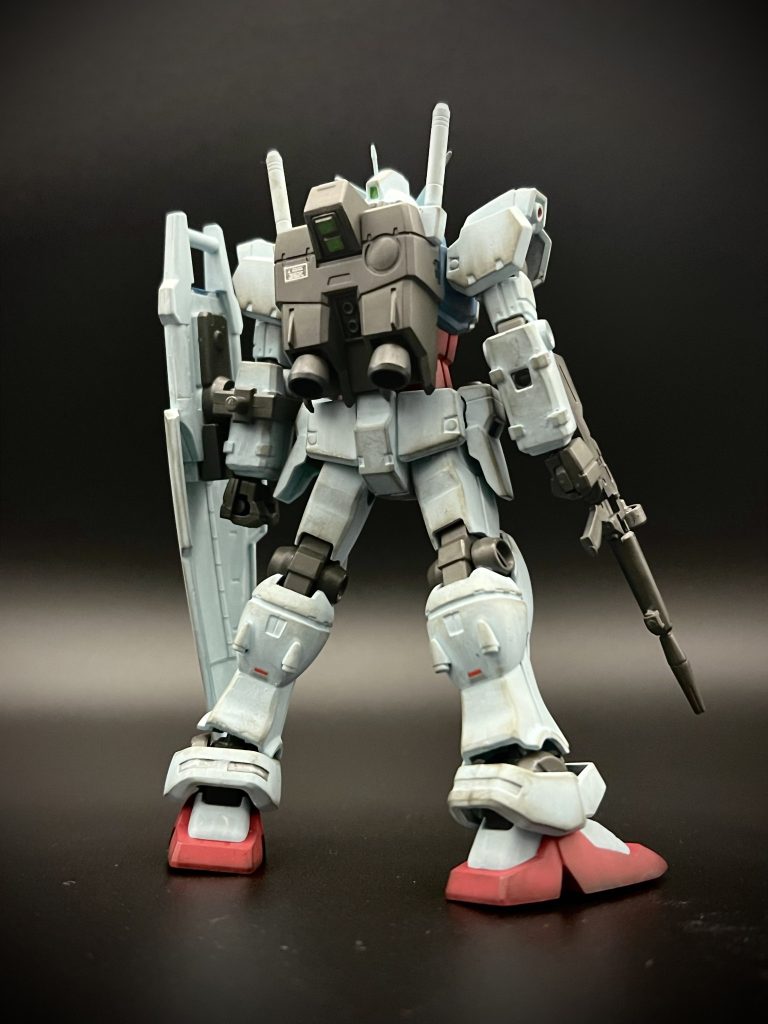 機体に対してランドセルは結構大きめ。コアファイターのエンジンやブースターがそのまま収まっているからですが、このデザインがたまらなく良いですね。