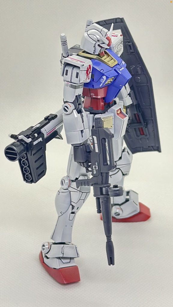 カラーはガイアカラーをメインに。ホワイトはボーンペイントのホワイトとネオマイカを使い、光沢コーティングしました。