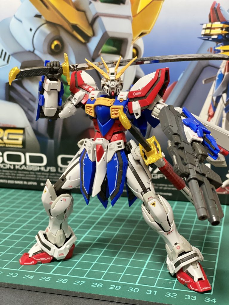 前回ご紹介したガーベラストレートと両方持たせてみました。ガーベラストレートの持ち手は右手分しかないため、ライフルは左手に持ち替えて。もうてんこ盛りです(笑)