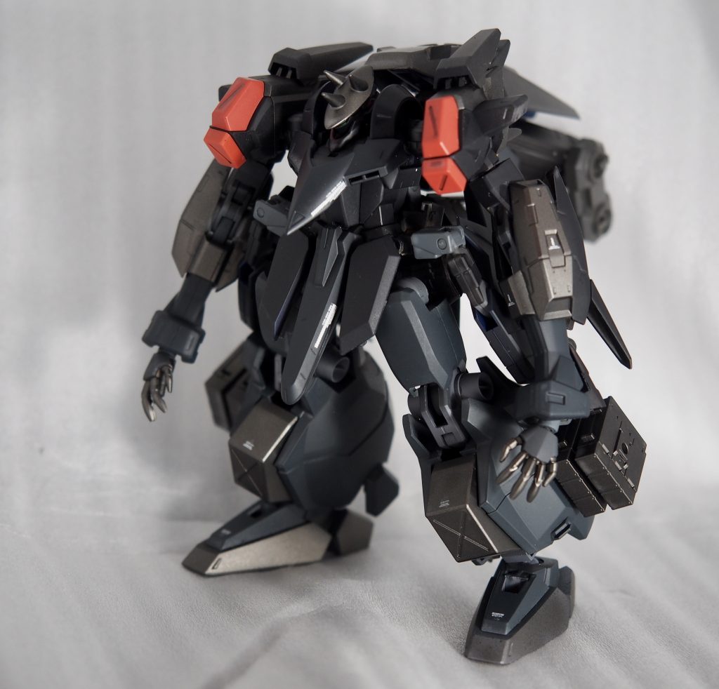 ザメル風のサンドカラーにしようかとも考えましたが、遊戯王マスターデュエルの超弩級砲塔列車ジャガーノートリーベがカッコよかったのでそちらに寄せたカラーリングにしました。