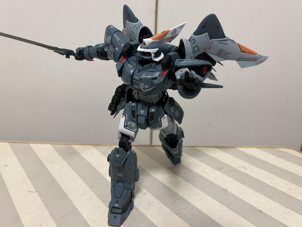 なんかダサいけど、走りながら斬りかかるイメージ。でも、このダサさがジンっぽさありませんか？