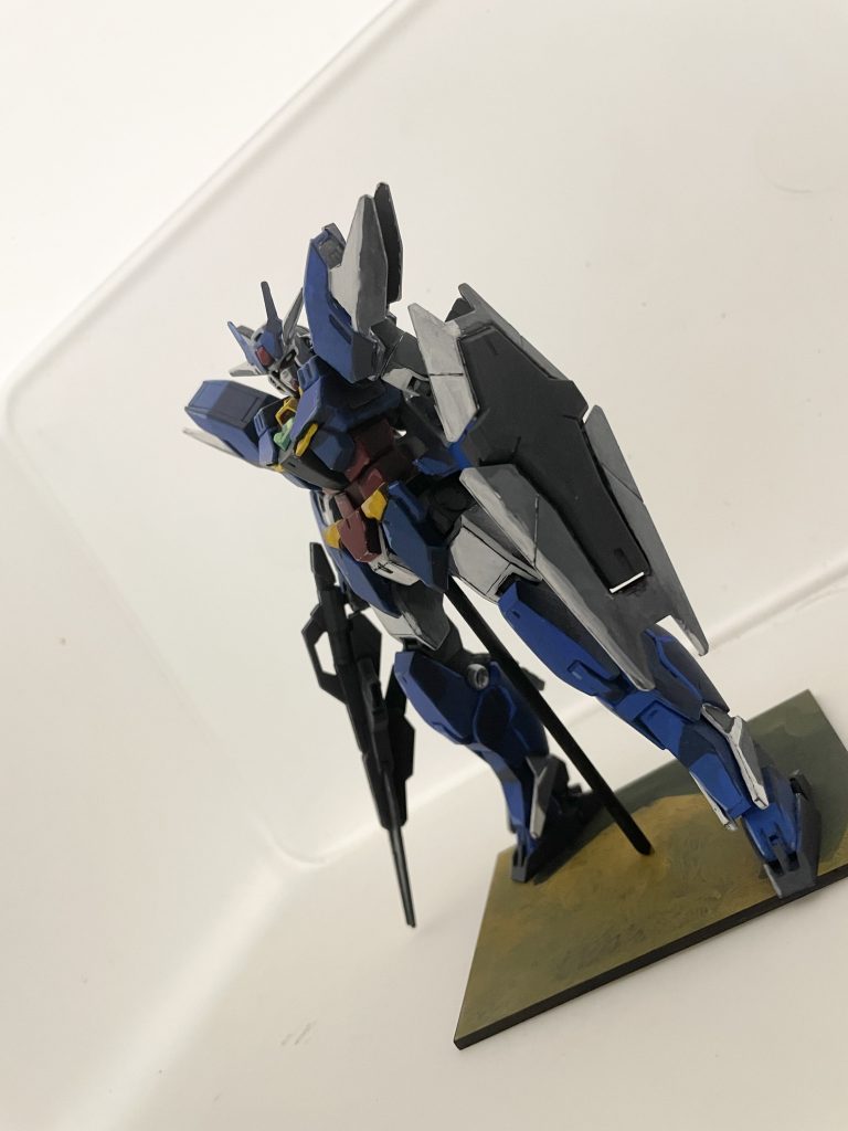 フラッシュ有無比較、ちょっとメインのカラーの青が彩度強め、明度下げすぎかな……次回に活かしたいです。現物は好みなんですが。アニメ塗りはアニメが好きな自分にとってはかなり楽しめます。