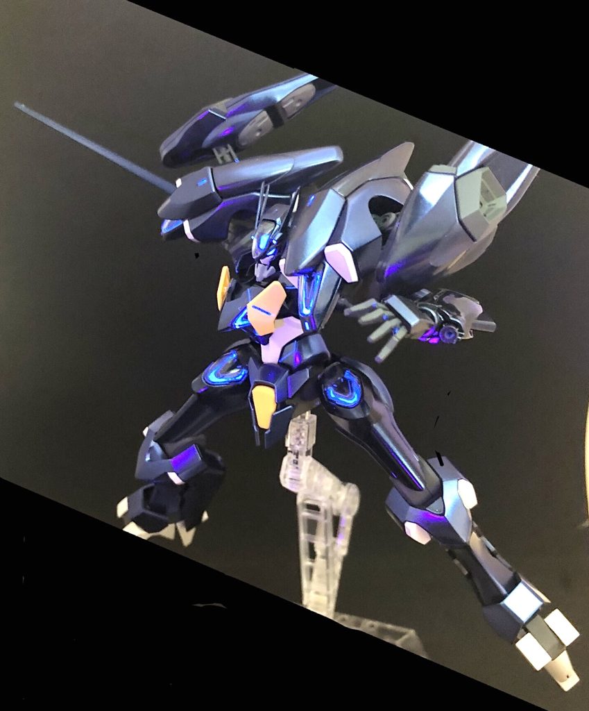 サーベルはνガンダムみたく両側から発振できるように改造しました。