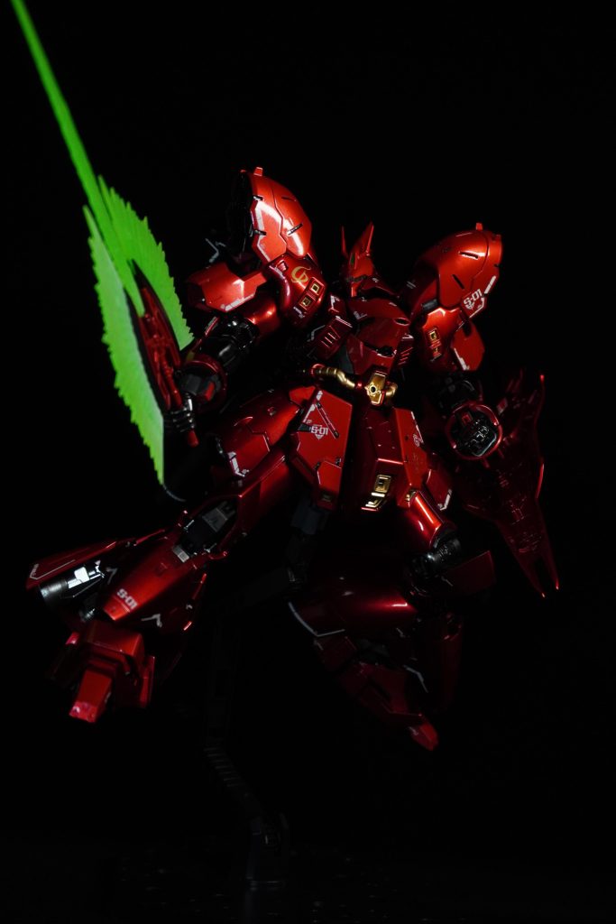 ビームトマホークを構えてのショットサーベルエフェクトは根元にホワイトを塗装し艶消しでコーとしてます。