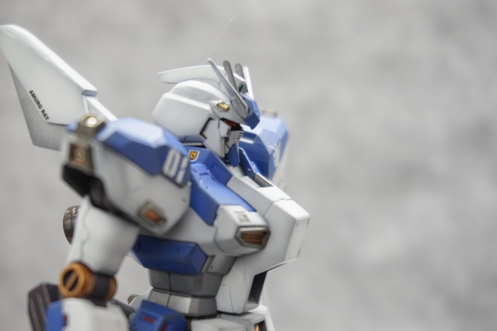 頭はヘルメットが1パーツ抜きですが、前後ボリュームが普通のカタチをしていたようです。前後に2㎜ほど延長しています。