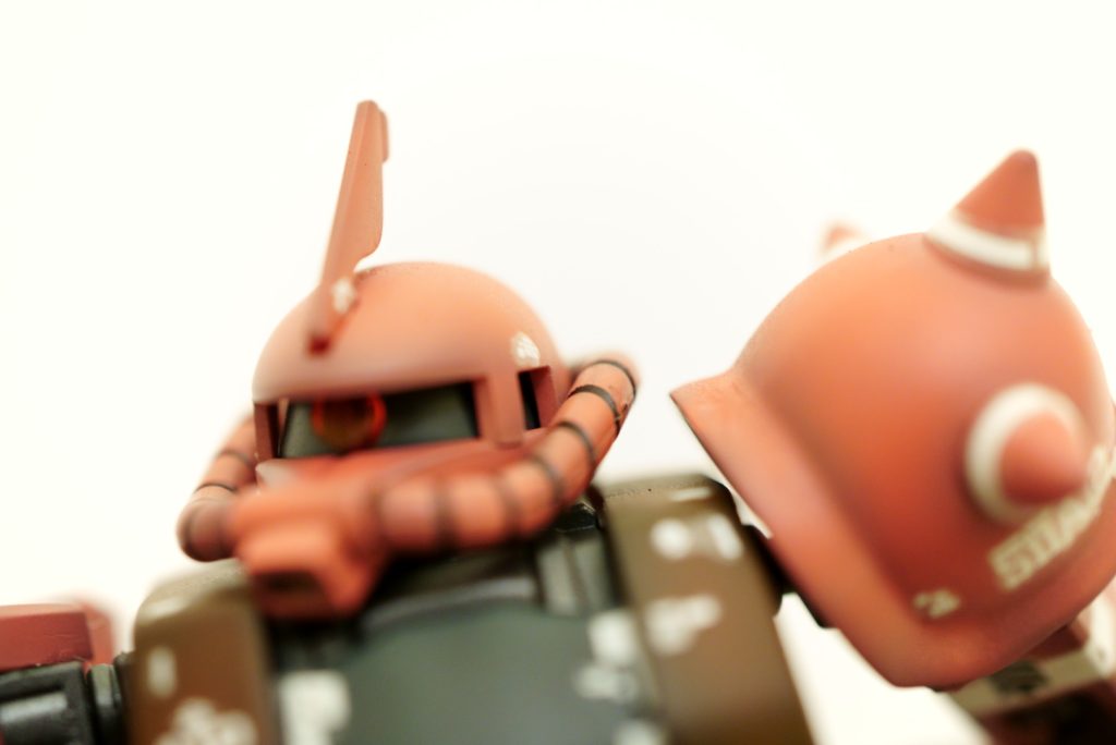 モノアイはRGユニコーンガンダムのクリアーピンクのライナーから削り出し