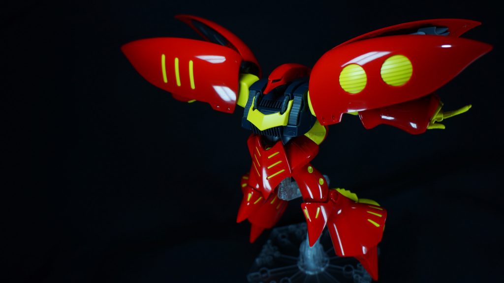 元々グロスインジェクションによりピカピカの外装で、素組みでもなかなか見栄えがよいキットだと思いましたが、白いキュベレイが欲しかったので、全塗装を決意しました。本キットは昨年、プレバン3次予約で購入できたものになります。店頭で白いキュベレイはお目にかかれませんね…。