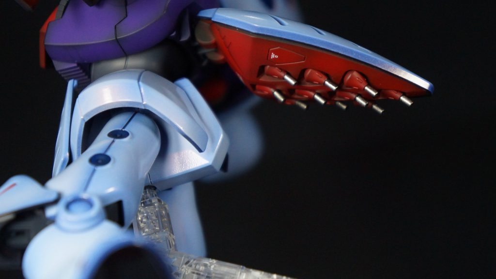 ファンネルの先端もスターブライドジュラルミンで塗り分けましたが、ちょっと気持ち悪いかも…。