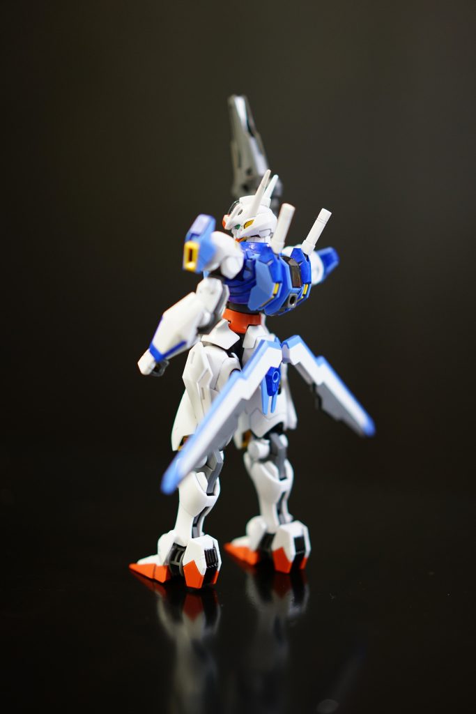 HGってこんなにスミ入れ難しかったかな?パーツ数少ない為、凹凸が激しい箇所があり、拭き取り失敗が色々と……💦