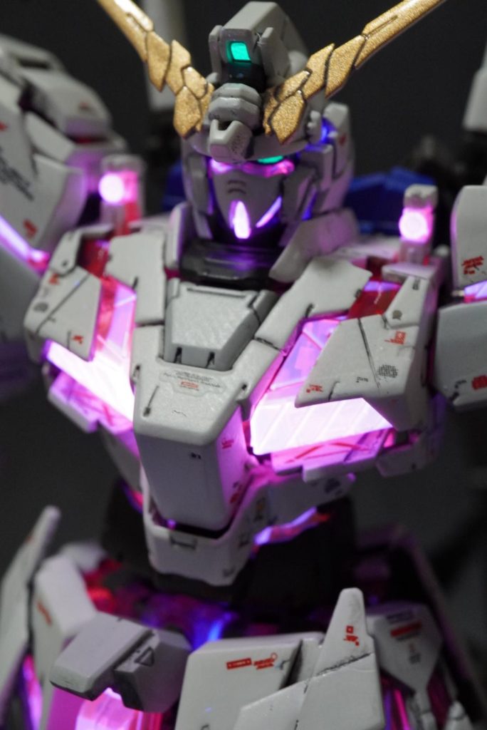 ガンダムデカールが小さくて量も多いので、大変でした。