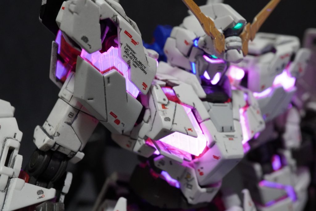 外装裏はつや消しブラックで塗装。