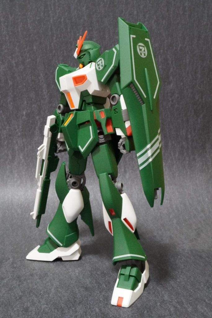 成型色のグリーンには、つや消しが似合う。ミリタリー感があります。