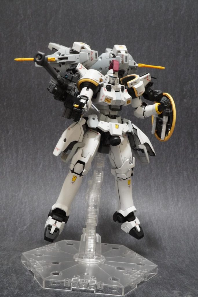 グロスインジェクションを完全に無視して、水性ホビーカラーで全塗装しました。