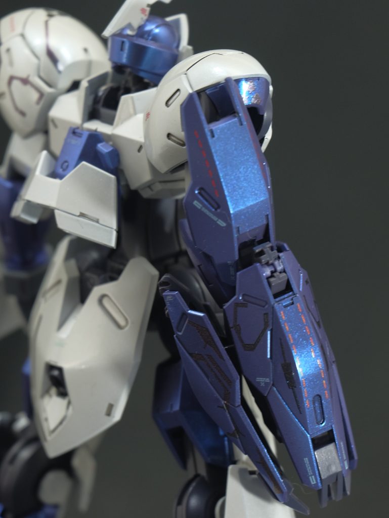 実は変更デカールを貼りまくってる複合武装。同系統の色だから見づらいんだけどね・・・