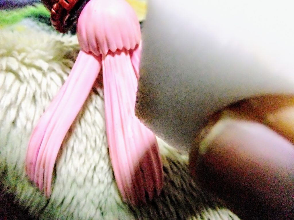 塗料乾燥後にメラニンスポンジで凸部分を削ってハイライト部分を再現しています。最後迄観覧ありがとうございました m(_ _)m