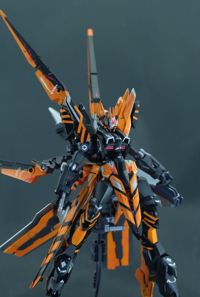 制作について今回の制作にあたって、基本コンセプトについては、ガンダムフレームでガンダムアルテミーを作ろう。ということだったのですが、気付いたらこんな形になっていました。不思議ですね。カラーリングはオオスズメバチを意識しましたが、どちらかというと虎っぽい。まあ、寅年最後の作品ということで。