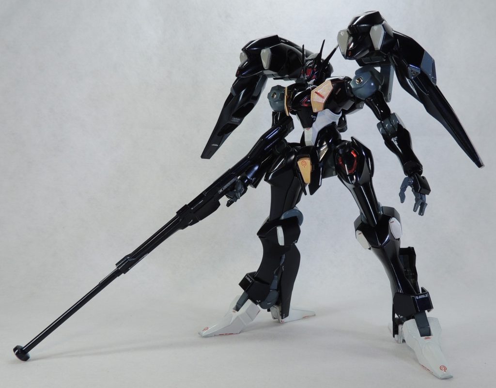 マーキングは控え目ですが、濃い色の部分にはホワイト、それ以外の部分にはレッドのデカールを使用するよう心掛けました。