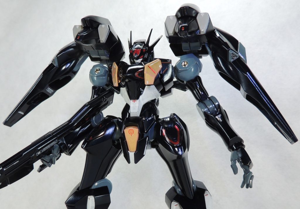 光沢クリアでオーバーコートしているため、プリズムブルーブラックとの相乗効果で、独特な光彩を放ちます。