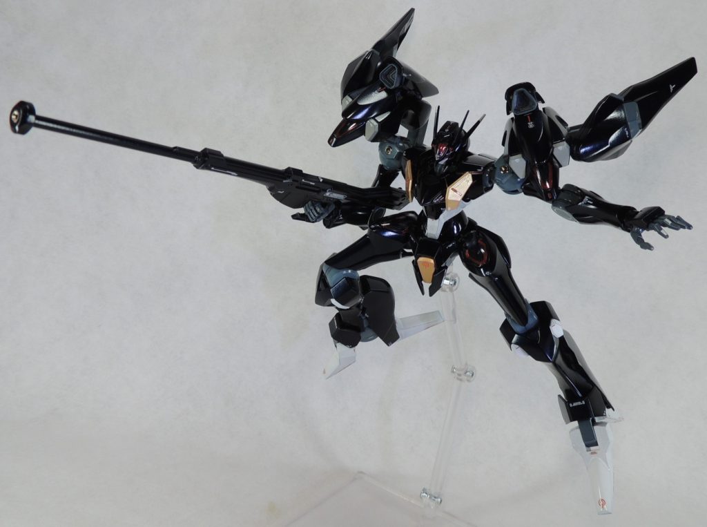 塗装はプリズムブルーブラックに光沢のクリアカラーでオーバーコートしました。黒から深いメタリックブルーへの偏光具合が素晴らしく、ガンダムファラクトの劇中イメージに合うと思います。