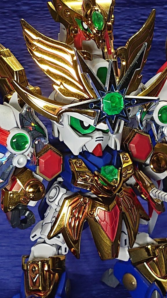 戦武面<バトルマスク>オフ当時品の超将軍はまだ現存しているので、本当は討魔八紘剣に閃光結晶を取り付けておきたかったのですが、実家にあって実現できず。ですが七人の超将軍をレジェンドBBでアップデートする企画を見て再現したくなっているのでどこかのタイミングで合わせてみたいですね。23年初投稿ということで記念キットを投稿します。今年はSDキットの改造に挑戦していきたいです。では次回を待て!