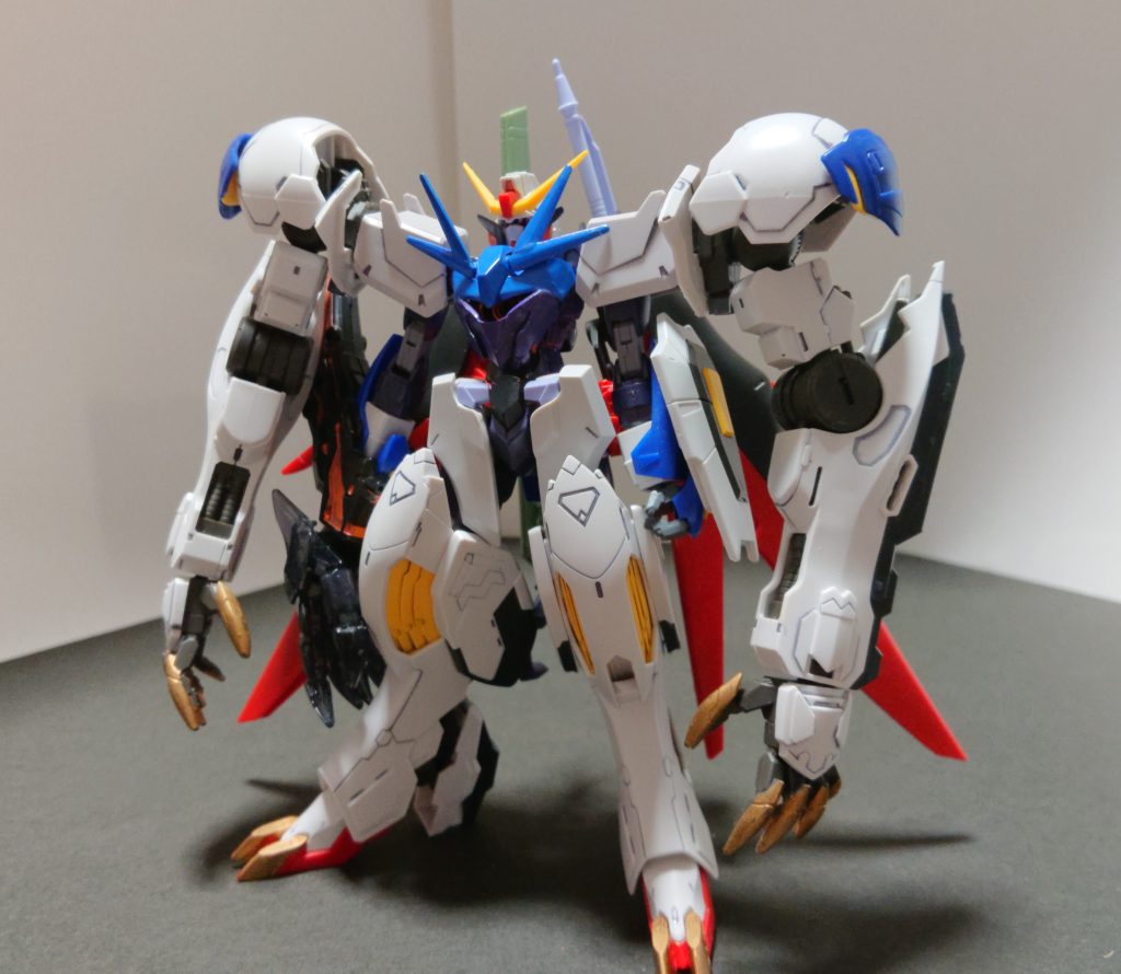 バルバトスルプスタイラントの強靭な四肢とイマジンデスティニーの機動性を合わせる事で従来以上の性能を獲得している。