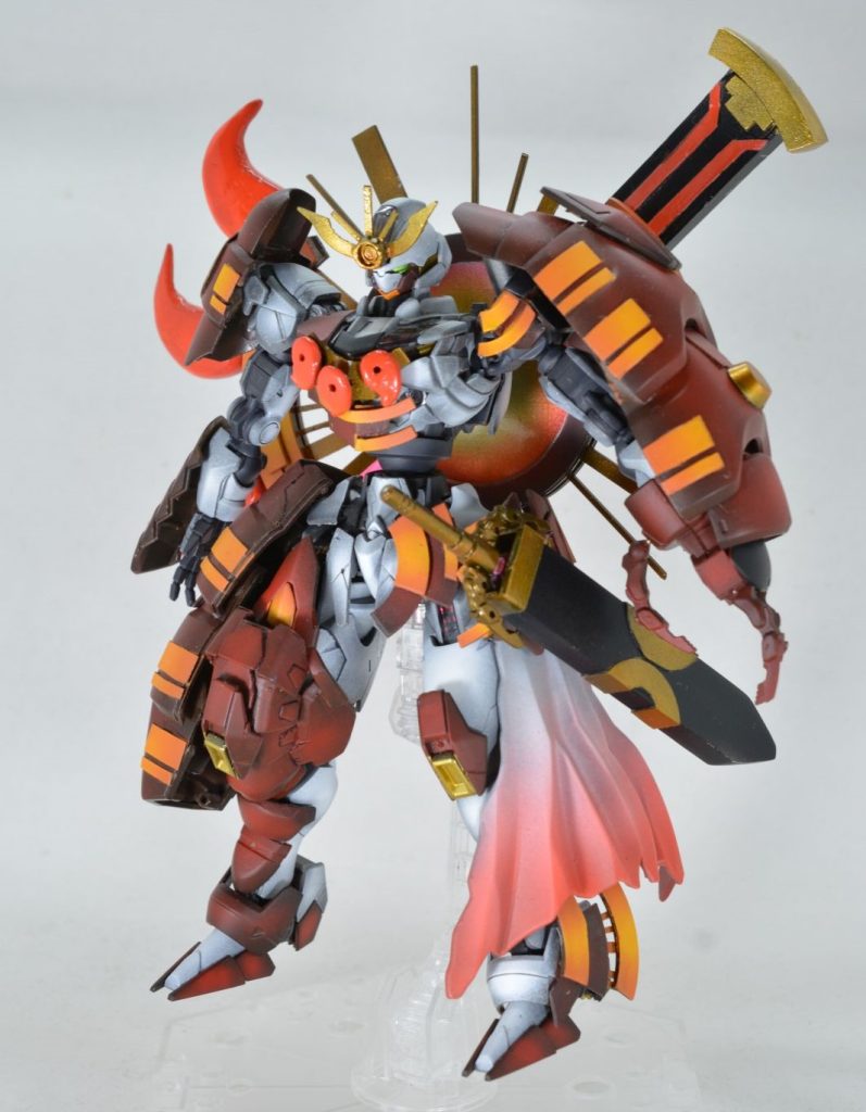 全身です。アシンメトリーをテーマに、部分的に鎧で覆われた雰囲気にしてみました。モチーフは日本神話のアマテラスとその兄弟のスサノオノミコトです。