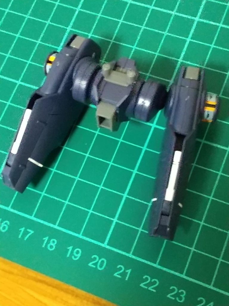 ガンダムエアリアルのビームサーベルも収納できます。フライトユニット自体エアリアル専用ですが他の水星キットにも装備可能なのは嬉しいですね。