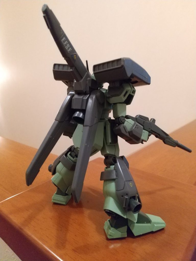既存のジェガンと違い新規造形されたスタークジェガン、増加装甲とバックパックの増設とデカールでカッコ良さ増しで堪りませんね。