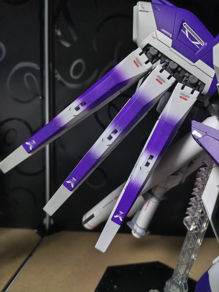 フィンファンネルのグラデーション塗装はプロスプレーMk.6しか所有していないので上手く出来るか不安でしたが、出来は荒いと思いますが何とか其れなりに出来たかと思います。両側とも外側1本、内側2本がバランス的に違うのですが両側ともに同じになるようにしたのでOKとしてますw