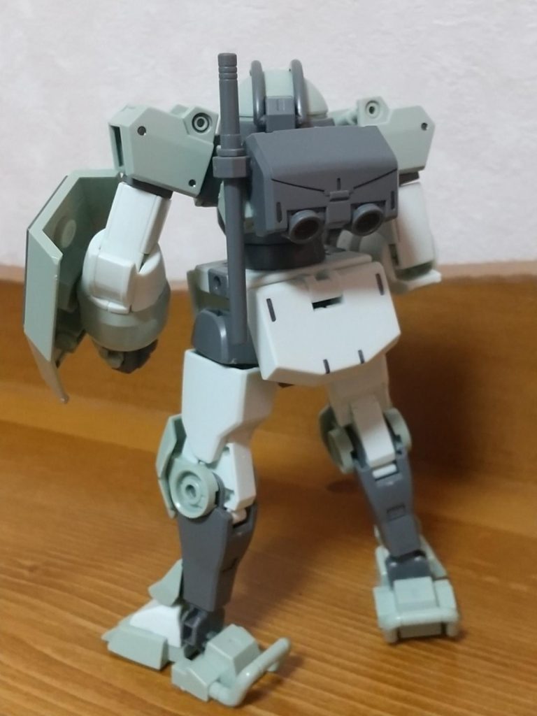 チュチュ専用機よりも簡素で組みやすく誰でも分かる訓練機というMS。宇宙世紀のGMカナールを彷彿とさせますね。