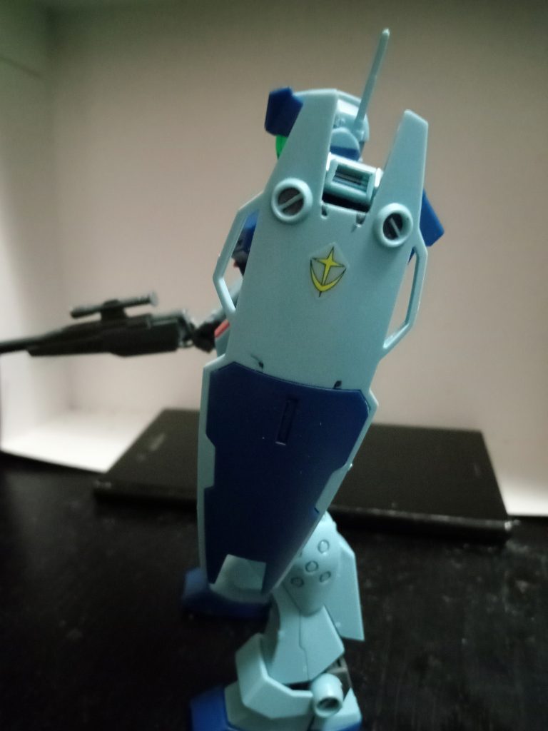 左側はシールドですね。シンプルなデザインのシールド、かっこいいですよね、このタイプ