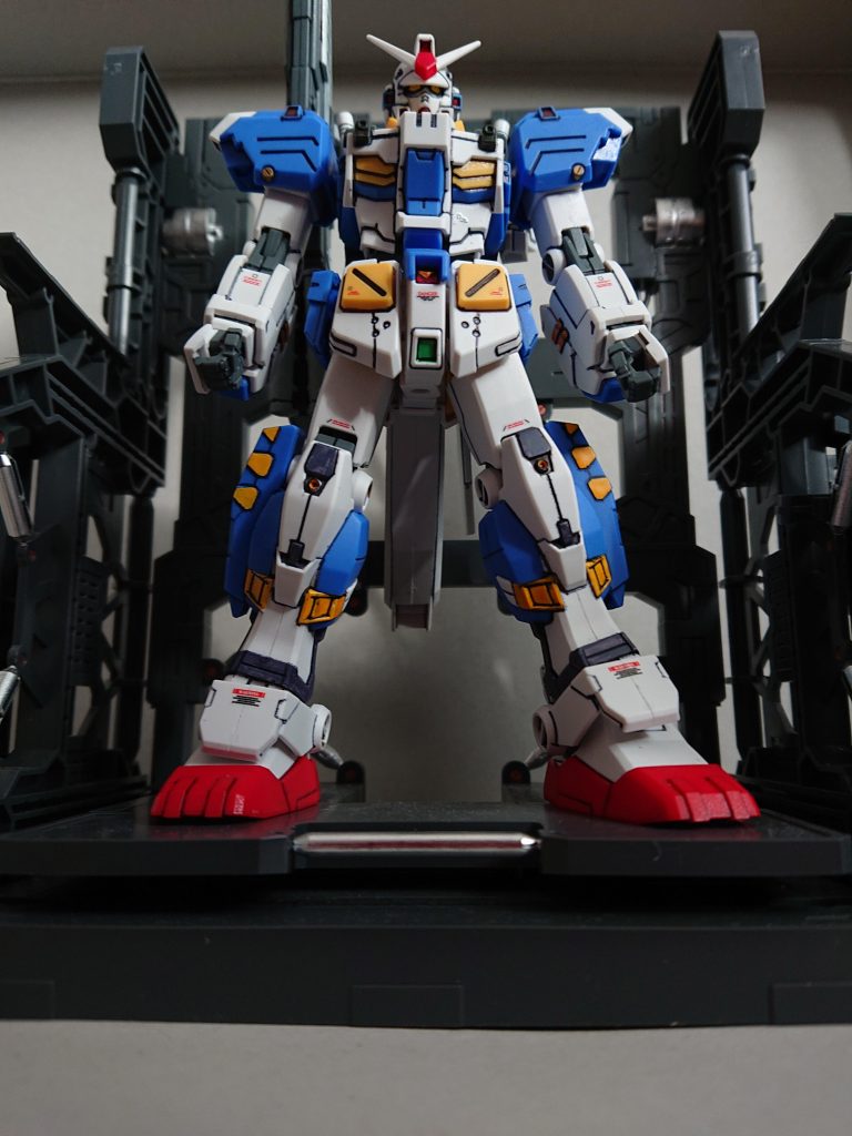 整備中を下アングルから。デカールは手持ちを色々使用してます。